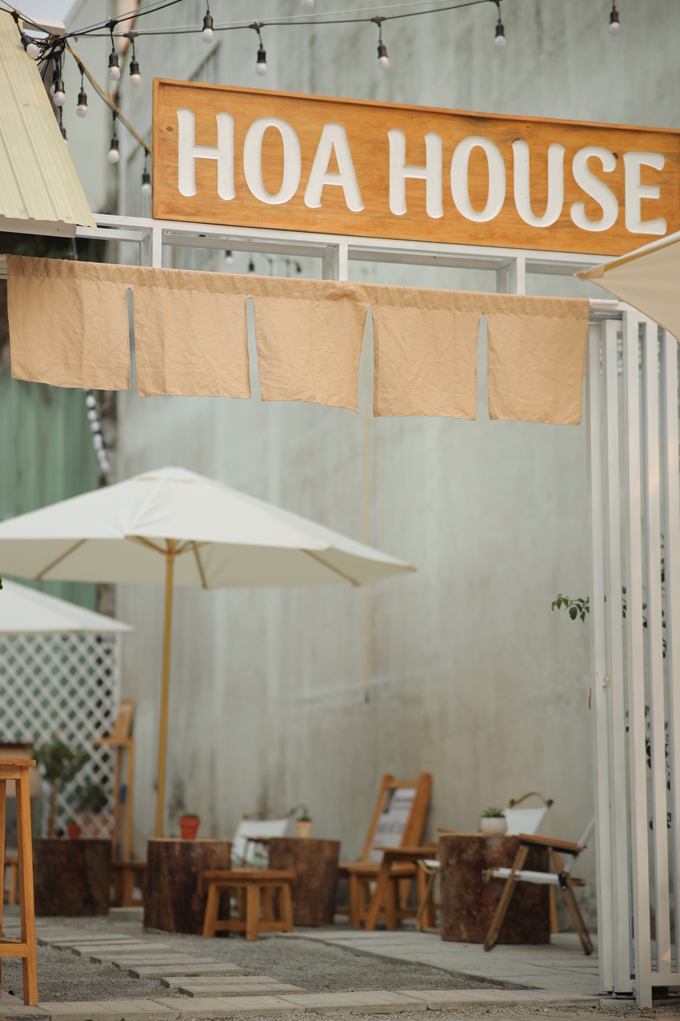 Huỳnh Nhân Quốc, Hồ Thị Hoài Quyên và những ngày ở Hoa House