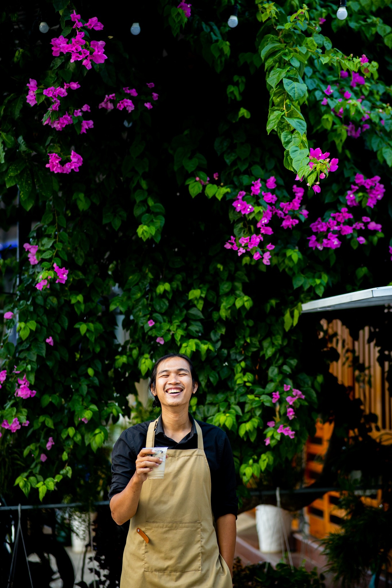 Huỳnh Nhân Quốc cùng Hồ Thị Hoài Quyên ở Hoa House