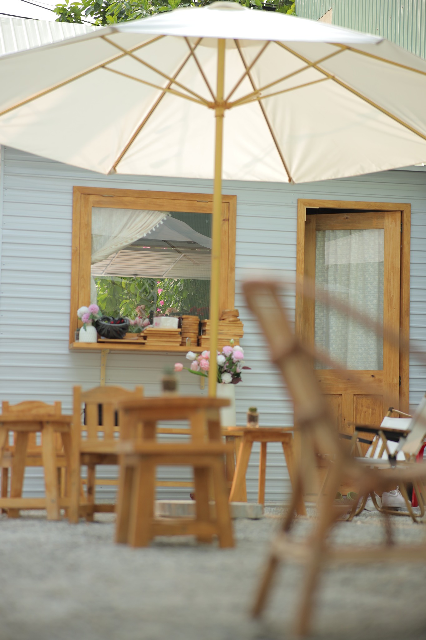 Huỳnh Nhân Quốc cùng Hồ Thị Hoài Quyên ở Hoa House