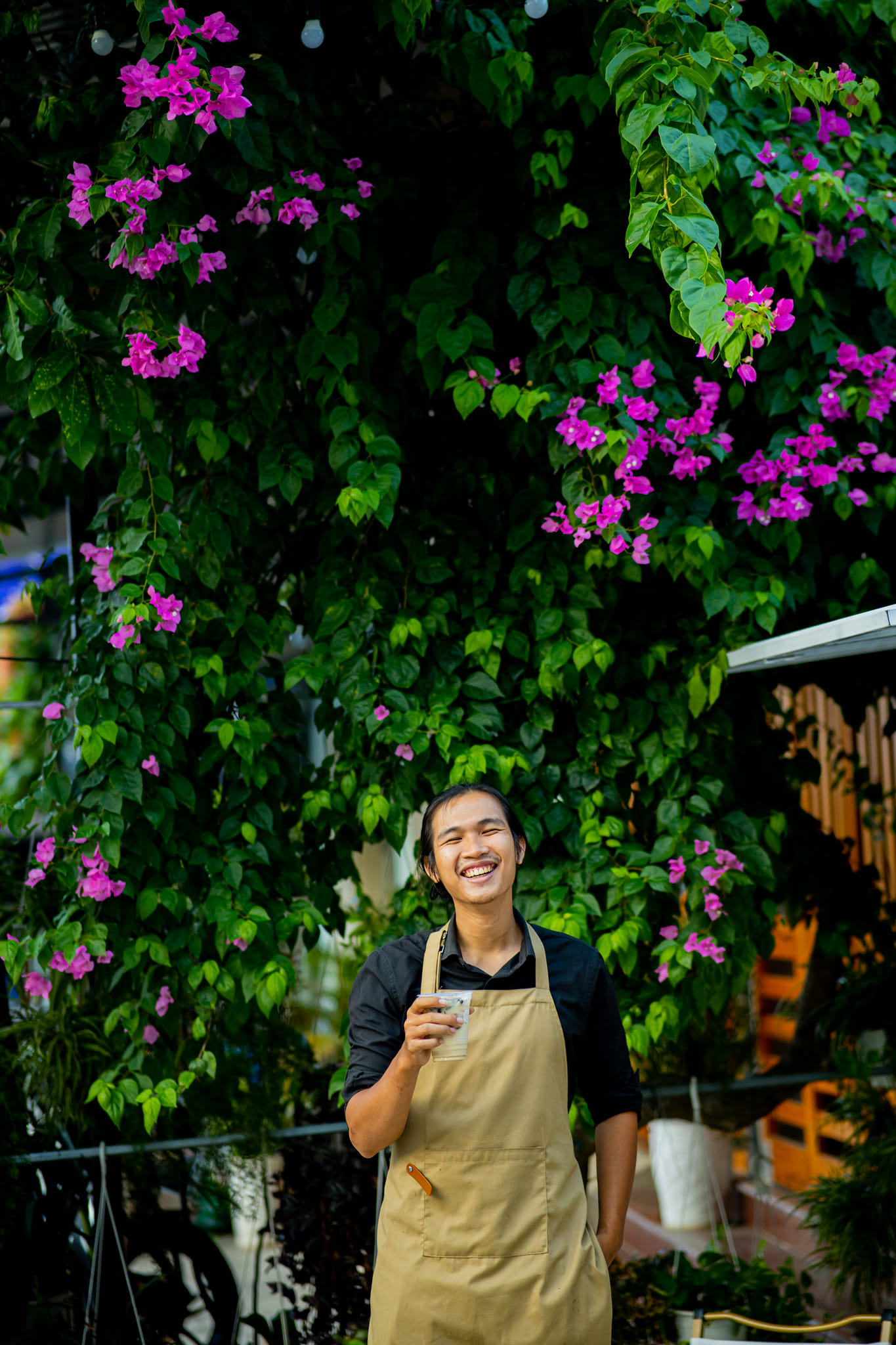 Huỳnh Nhân Quốc cùng Hồ Thị Hoài Quyên ở Hoa House